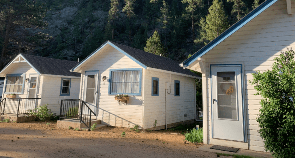Whispering Pines Cottages in Estes Park, Colorado. Summer cottage/cabin rentals.